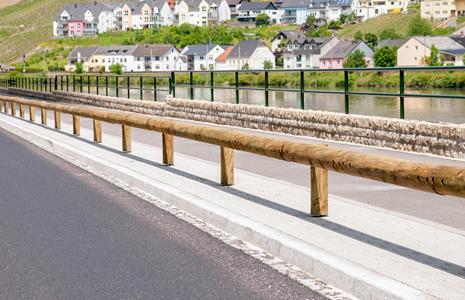 Wooden crash barriers - Services