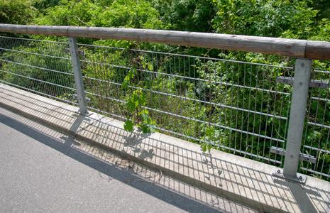 Steel/wood railings - Services